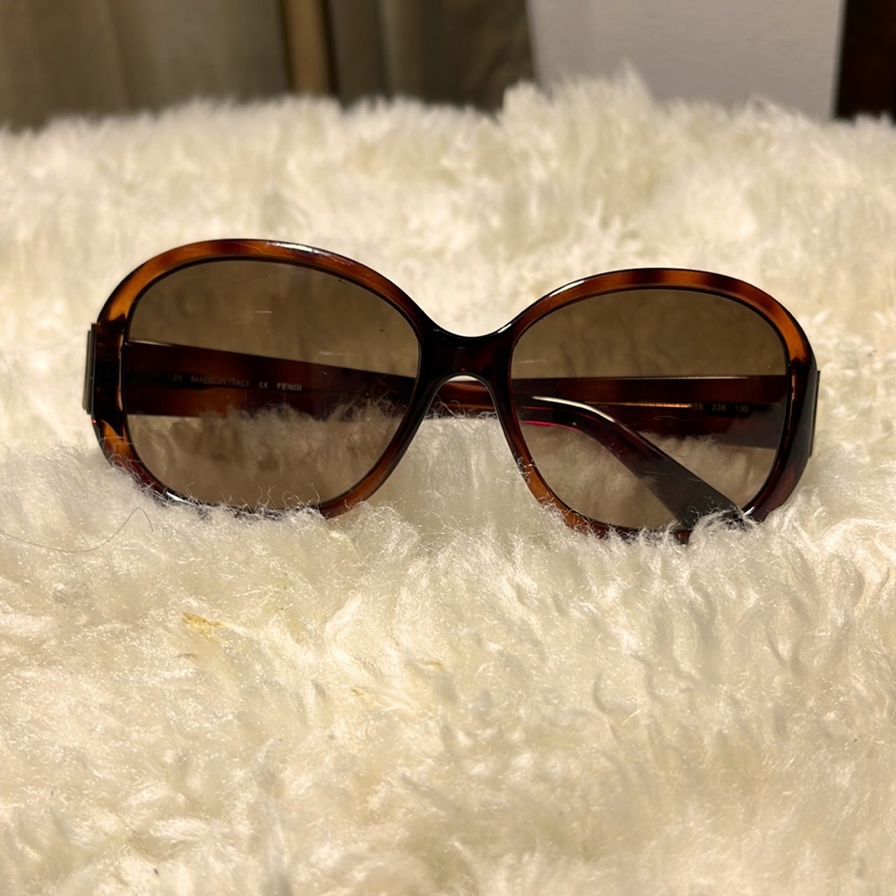 Authentic FENDI ( made in Italy ) women sun glasses, brown.